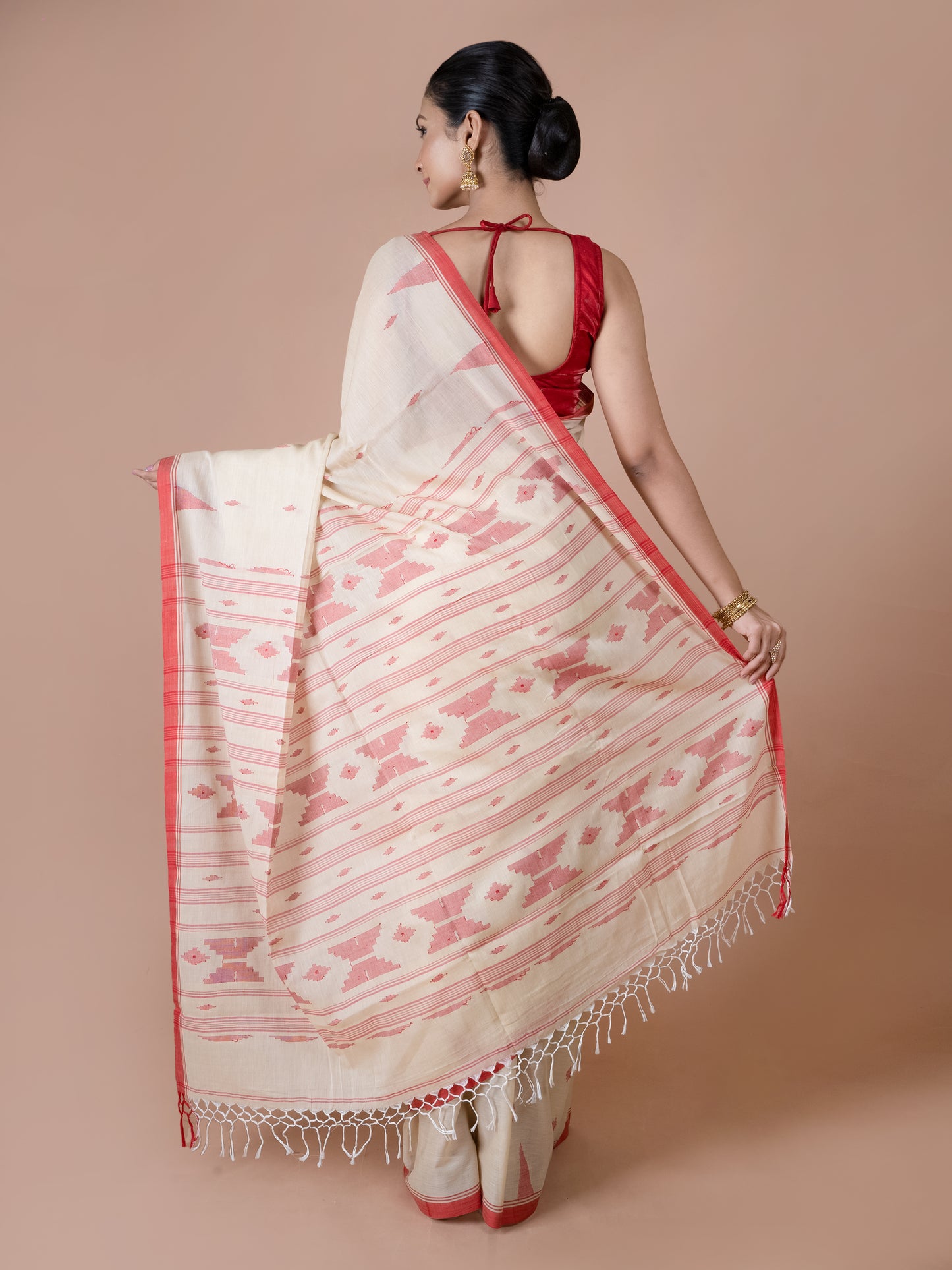 Off White and Red Bengal Cotton Jamdani Saree