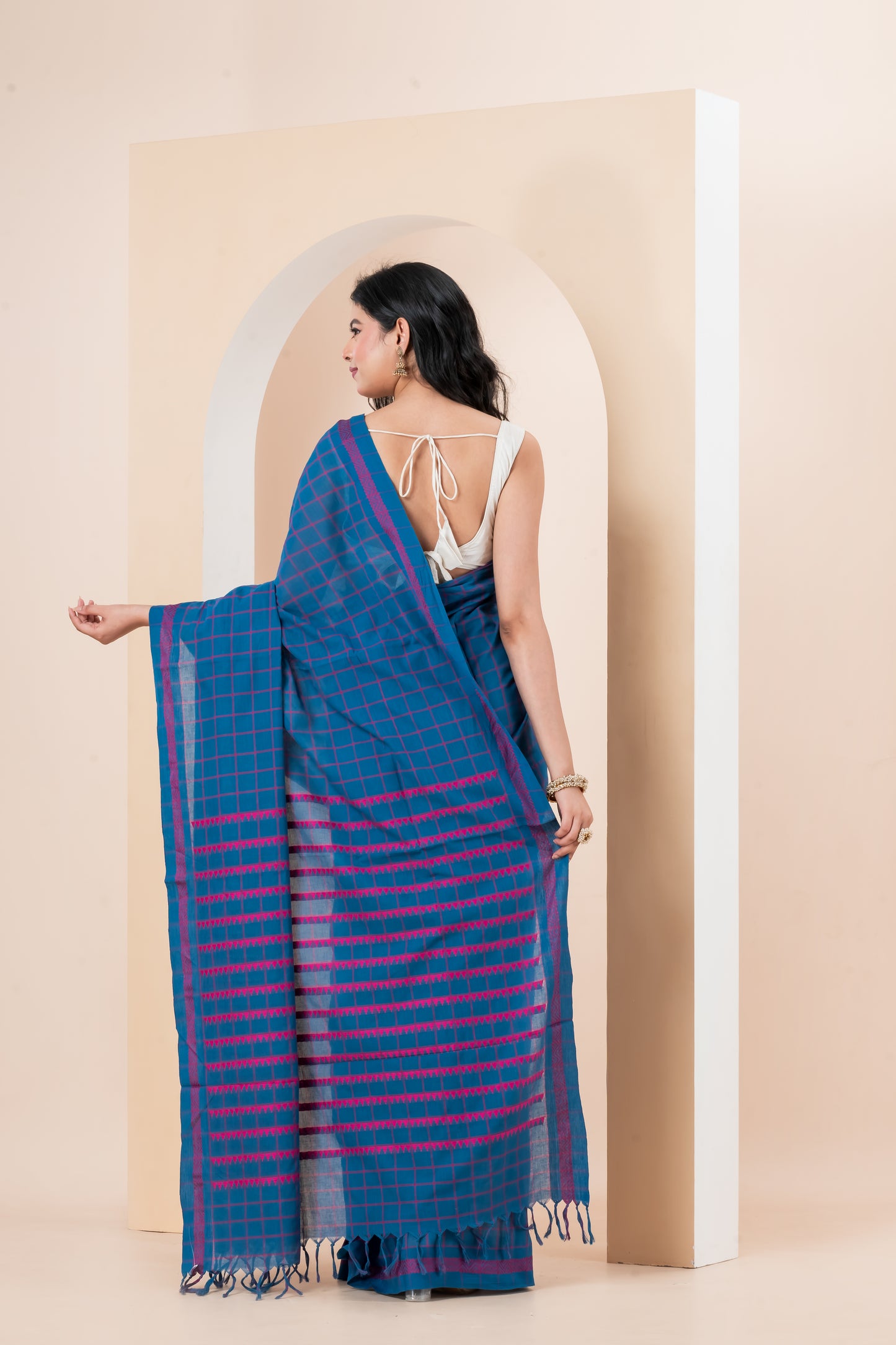 Blue & Magenta Checkered Begumpuri Pure Cotton Handwoven Saree