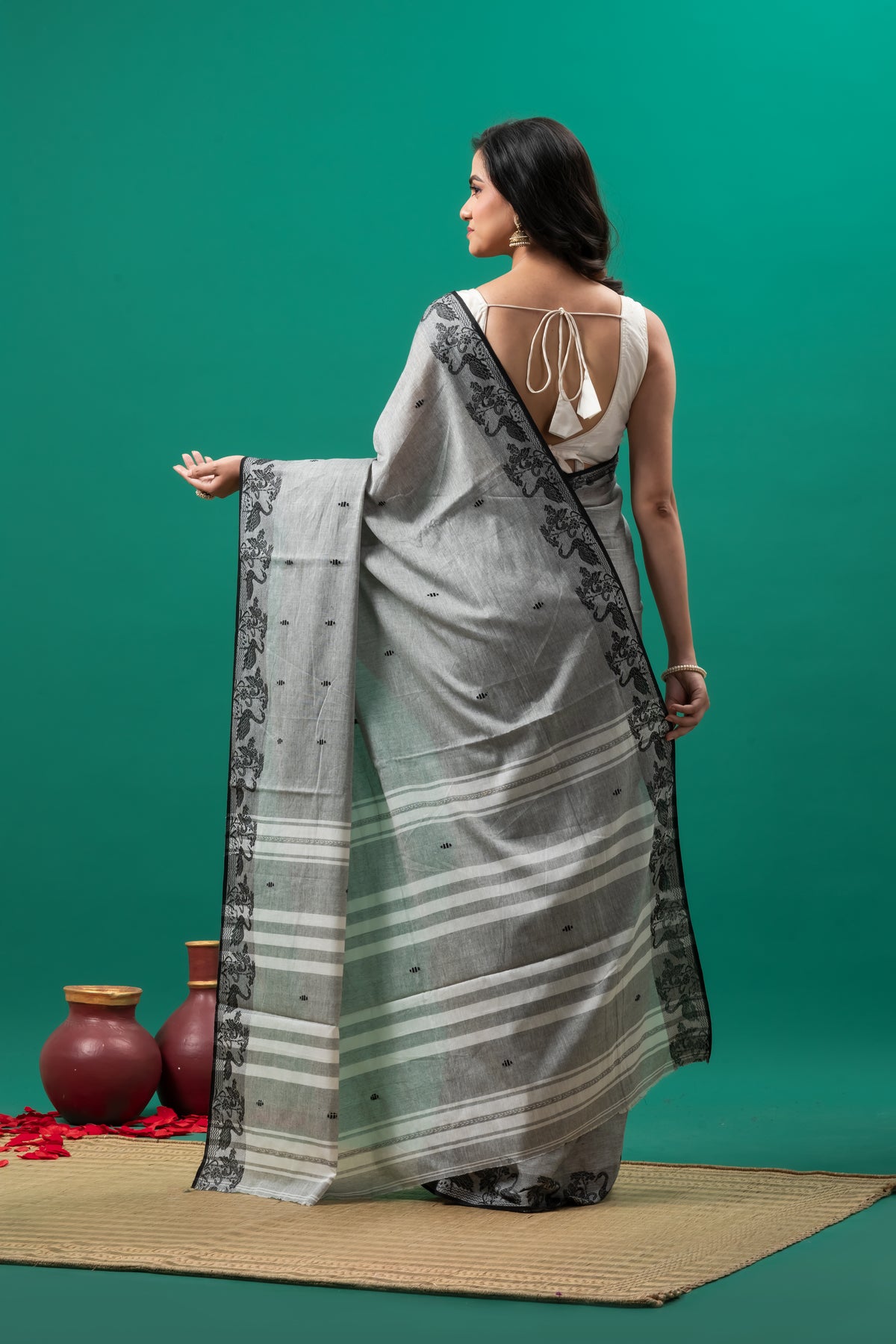 Grey with Black Naksha par pure Cotton Handwoven Dhonekhali Saree