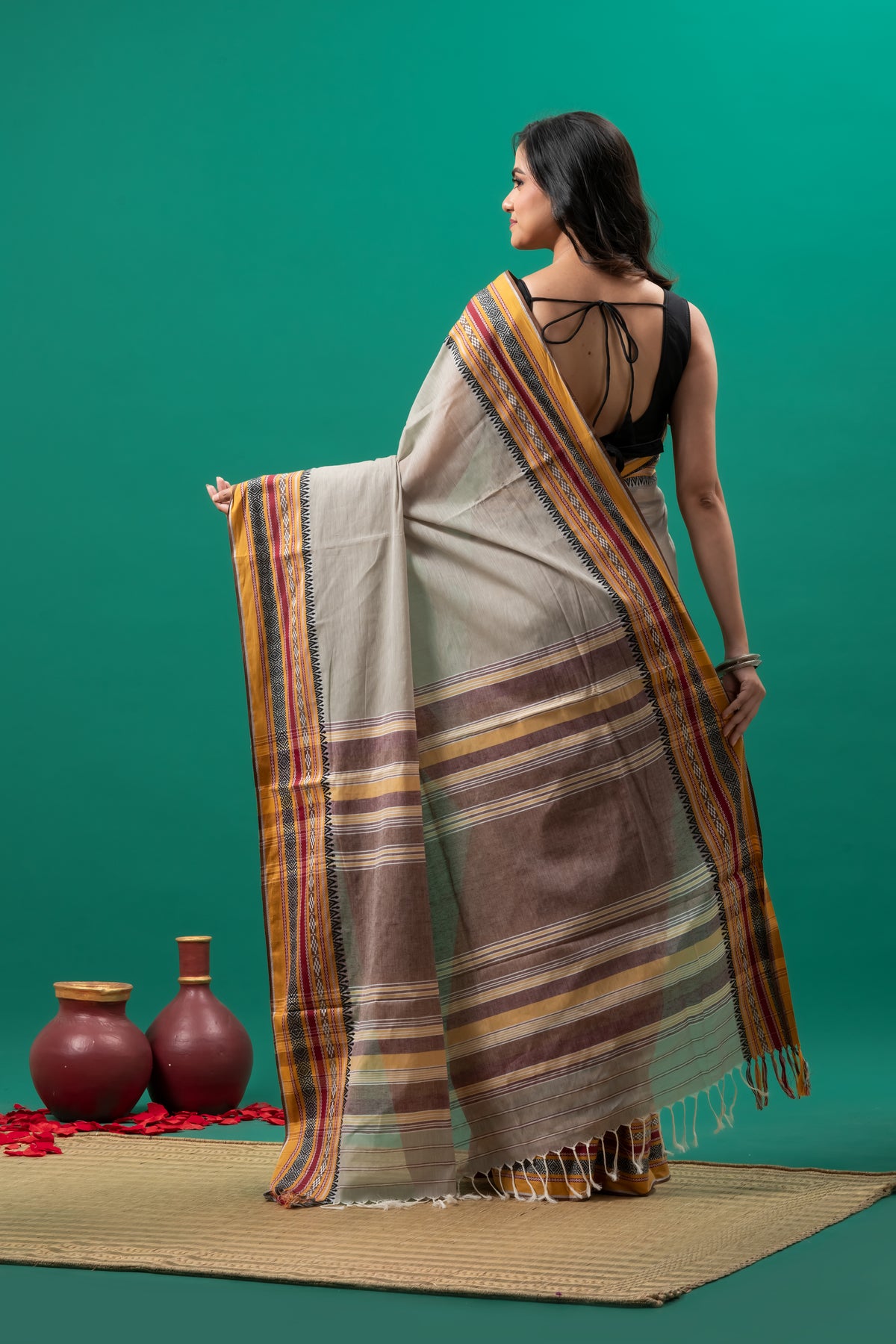 Grey Pure Cotton Handwoven Begumpuri Saree