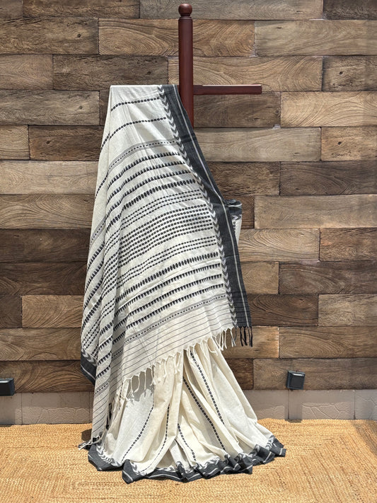 White Begumpuri Pure Cotton Handwoven Saree