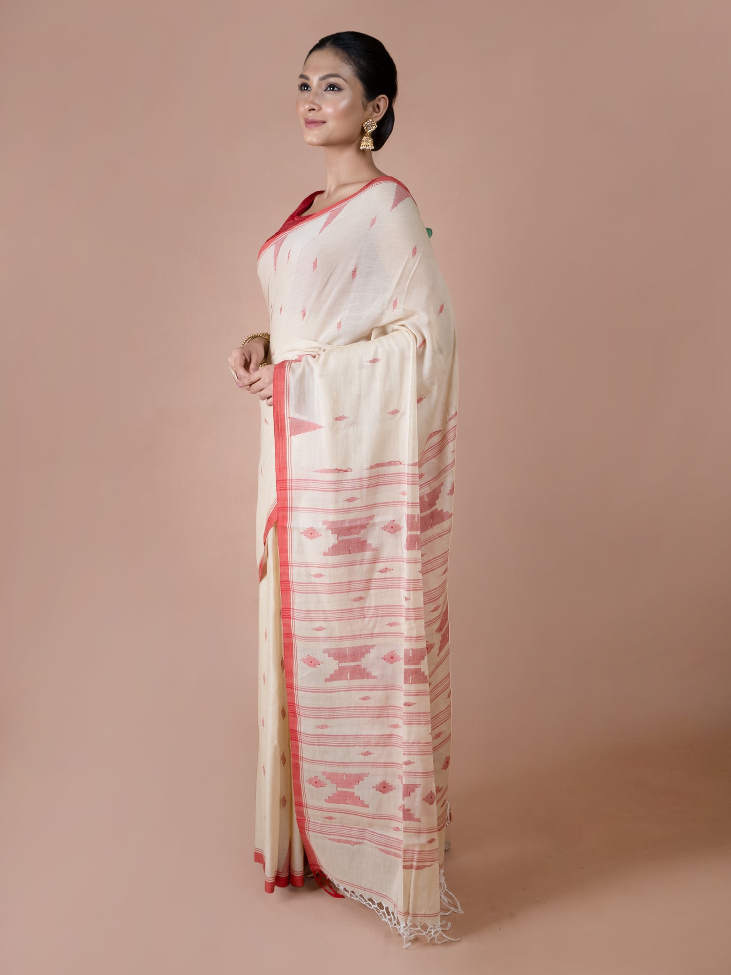 Off White and Red Bengal Cotton Jamdani Saree