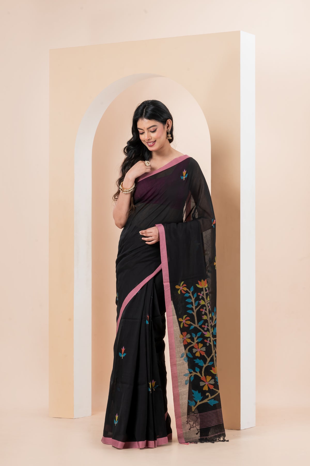 Handwoven Needle  work  Jamdani Saree