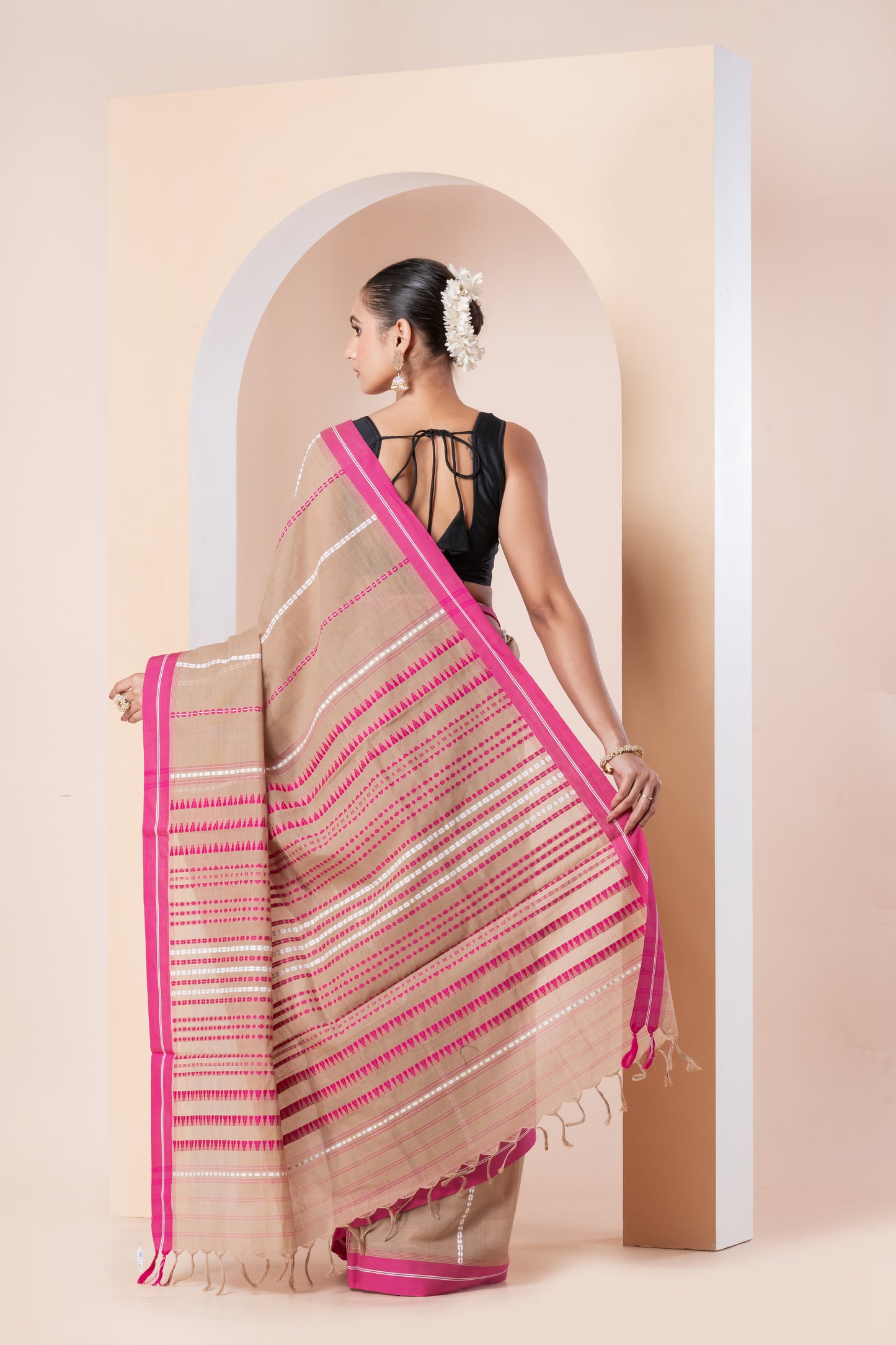 Pakhna Begumpuri saree