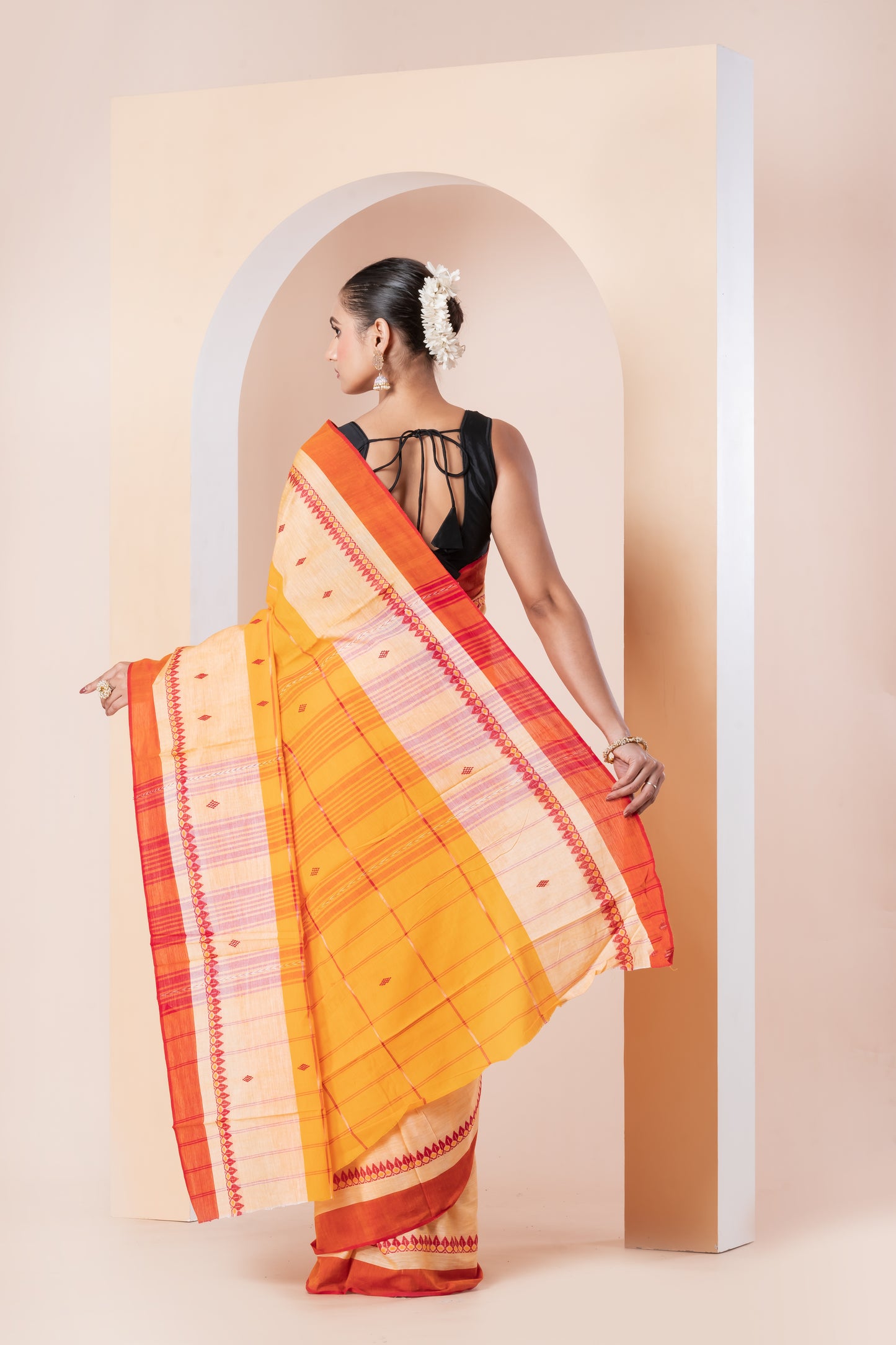 Pakhna Dhonekhali saree
