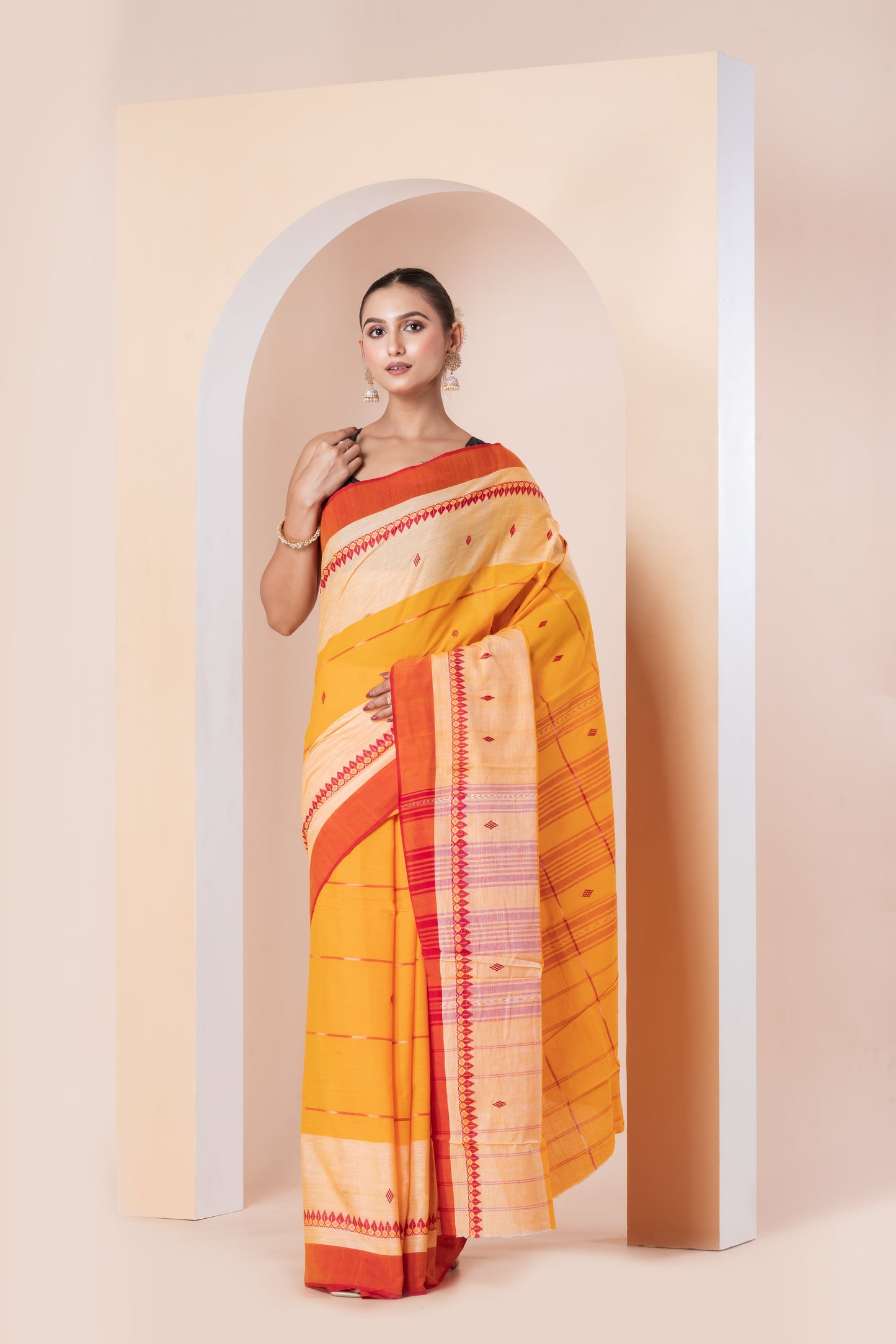 Pakhna Dhonekhali saree