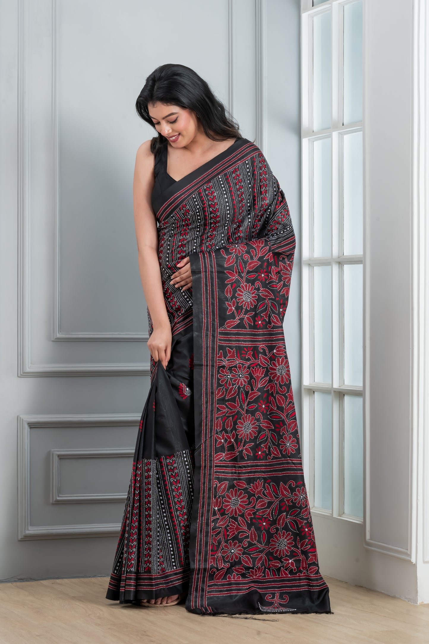 Hand Kantha Saree (Black & red )