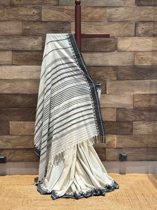White Begumpuri Pure Cotton Handwoven Saree