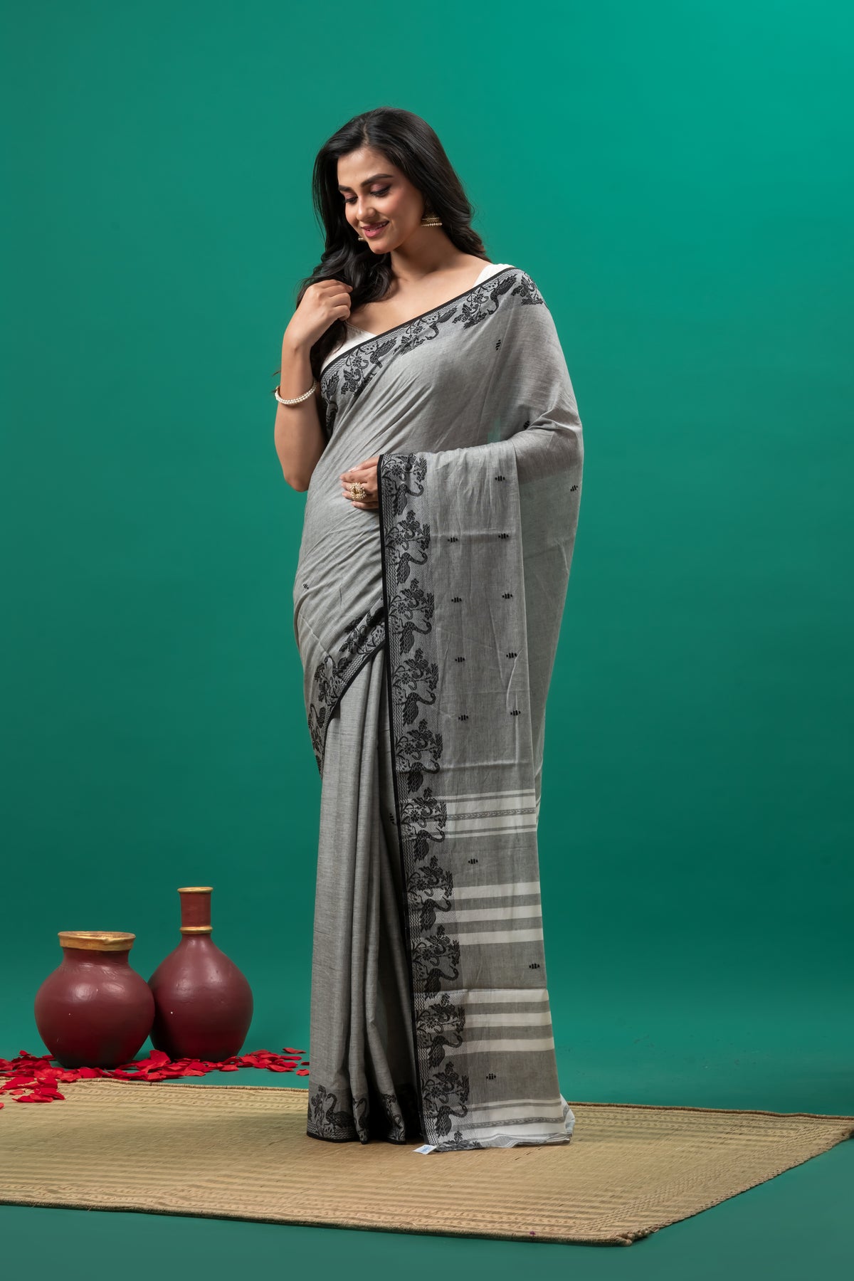 Grey with Black Naksha par pure  Cotton  Handwoven  Dhonekhali Saree
