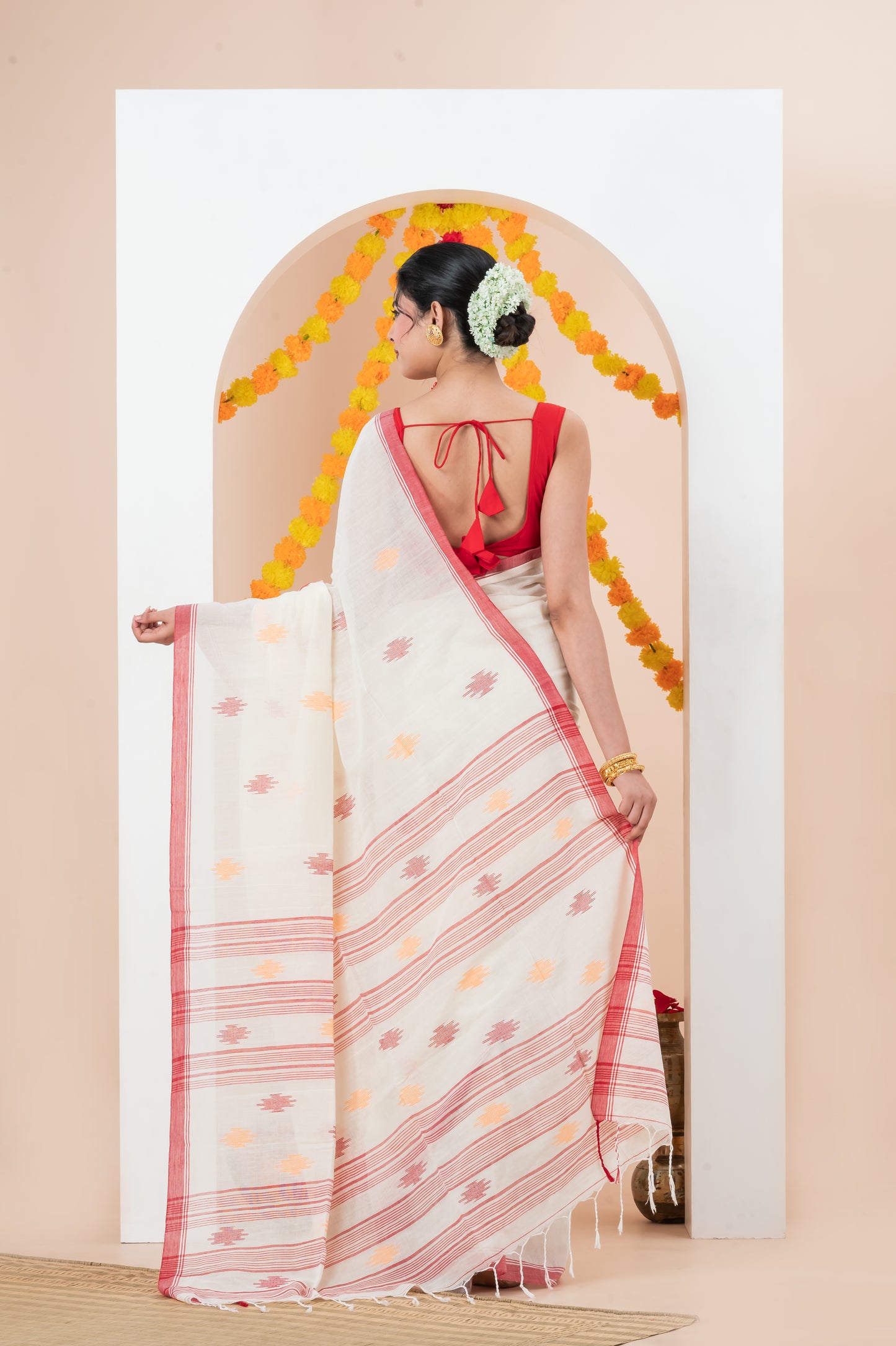Off white  handwoven  Jamdani Saree