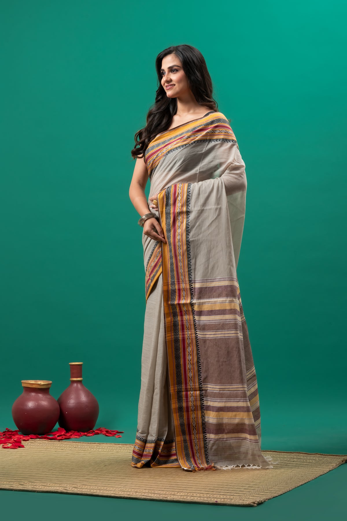 Grey Pure Cotton Handwoven Begumpuri Saree