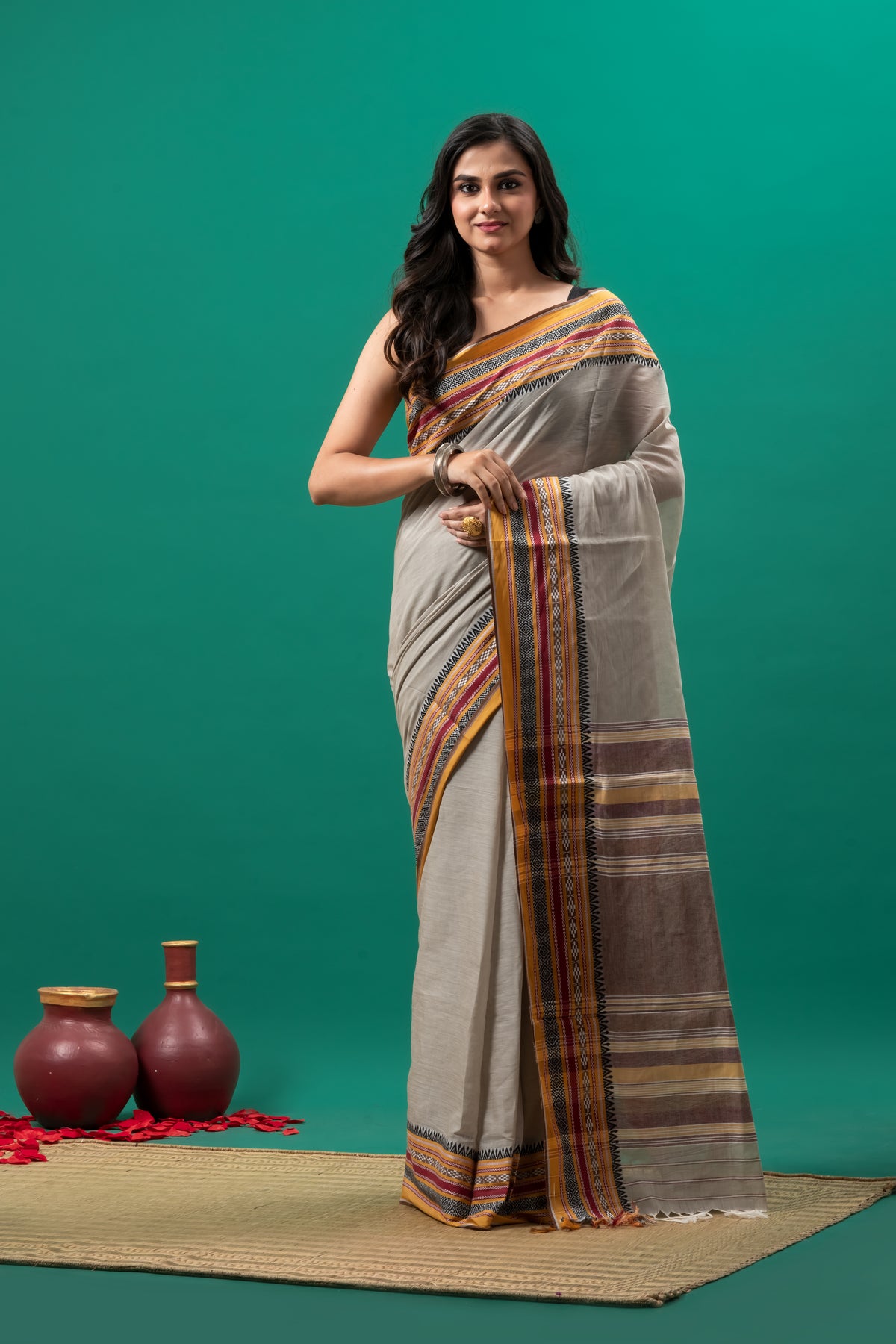 Grey Pure Cotton Handwoven Begumpuri Saree