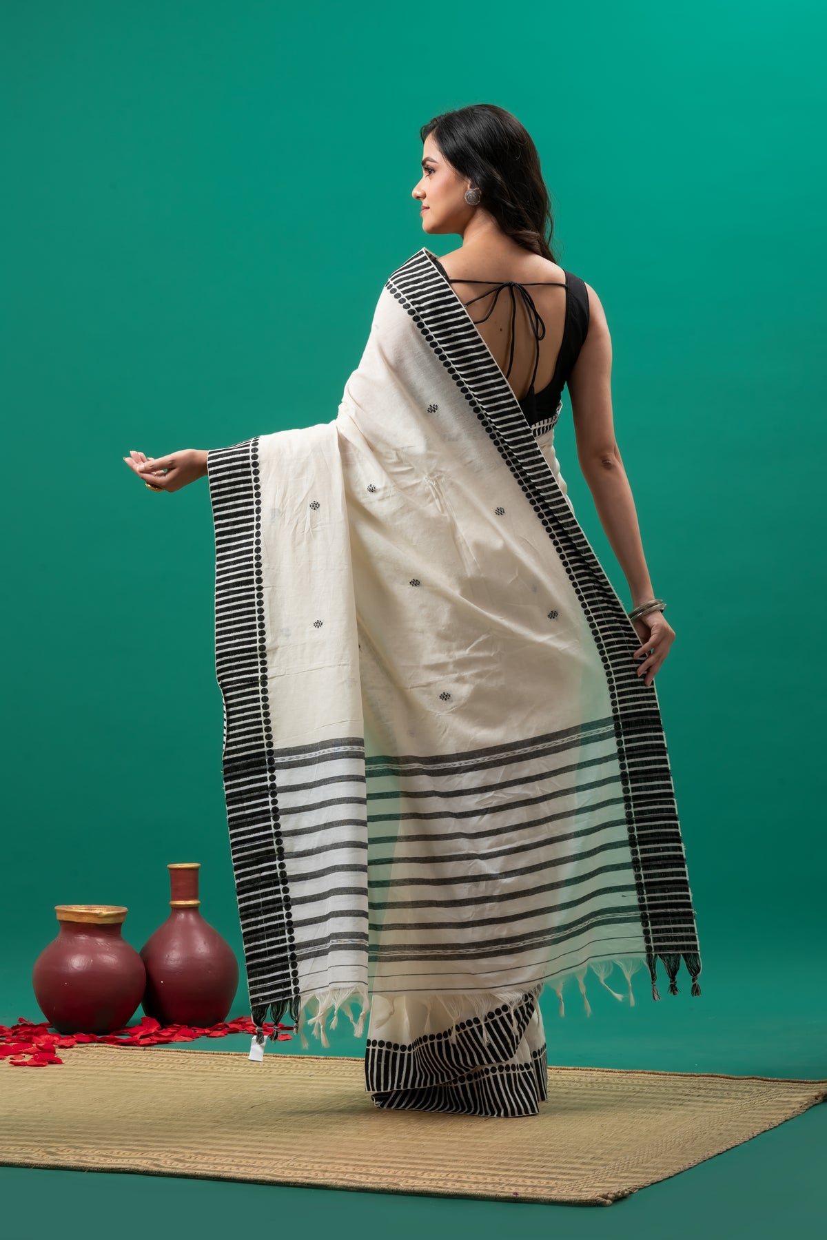 Pure Cotton white handwoven Dhonekhali Saree