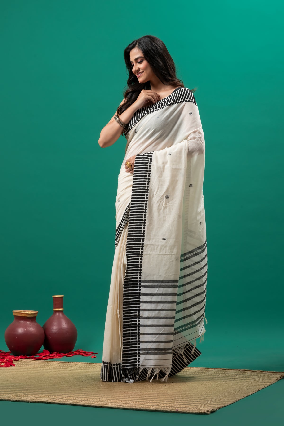 Pure Cotton white handwoven Dhonekhali Saree