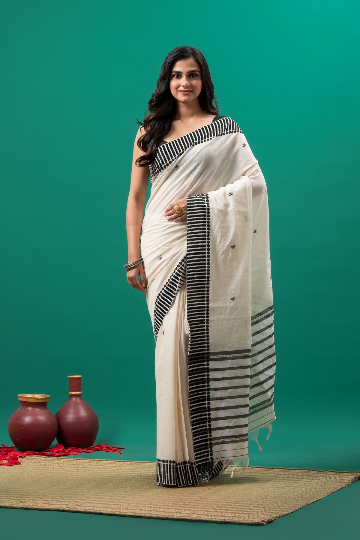 Pure Cotton white handwoven Dhonekhali Saree