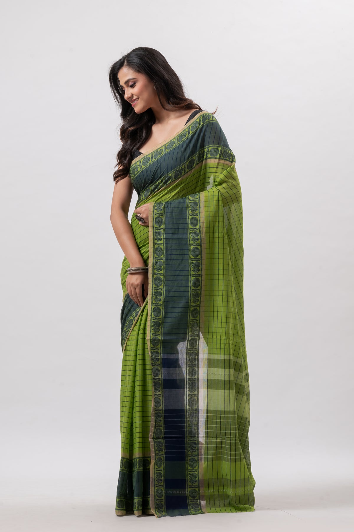 Green Body & Grey Border Luy
