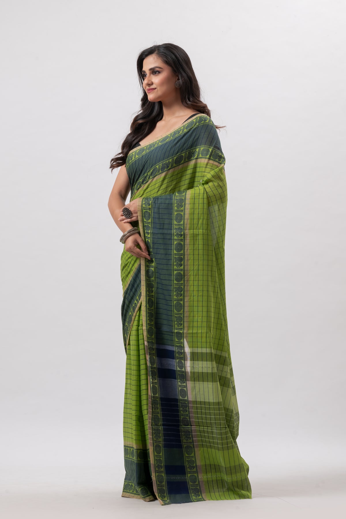 Green Body & Grey Border Luy