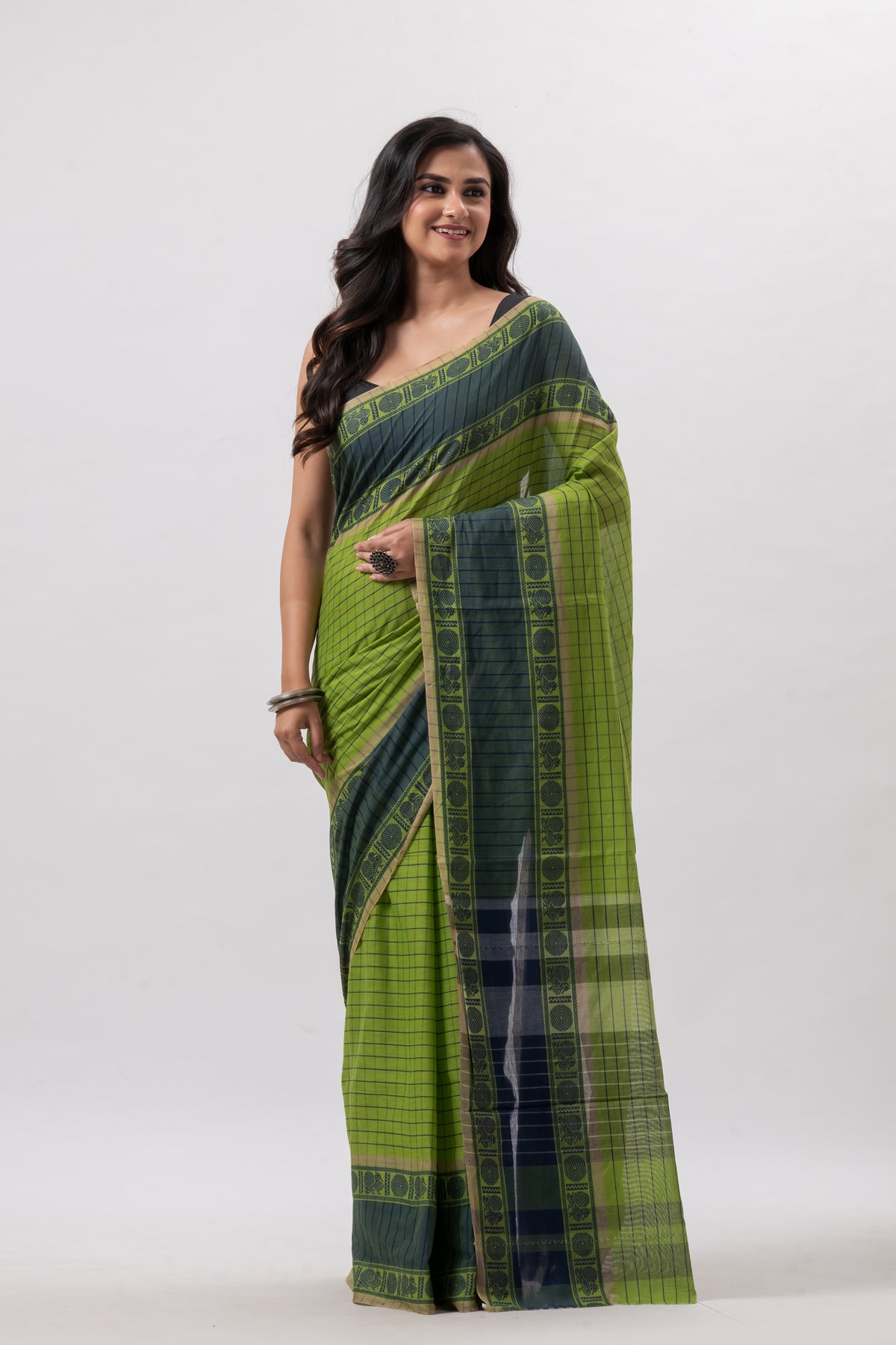 Green Body & Grey Border Luy