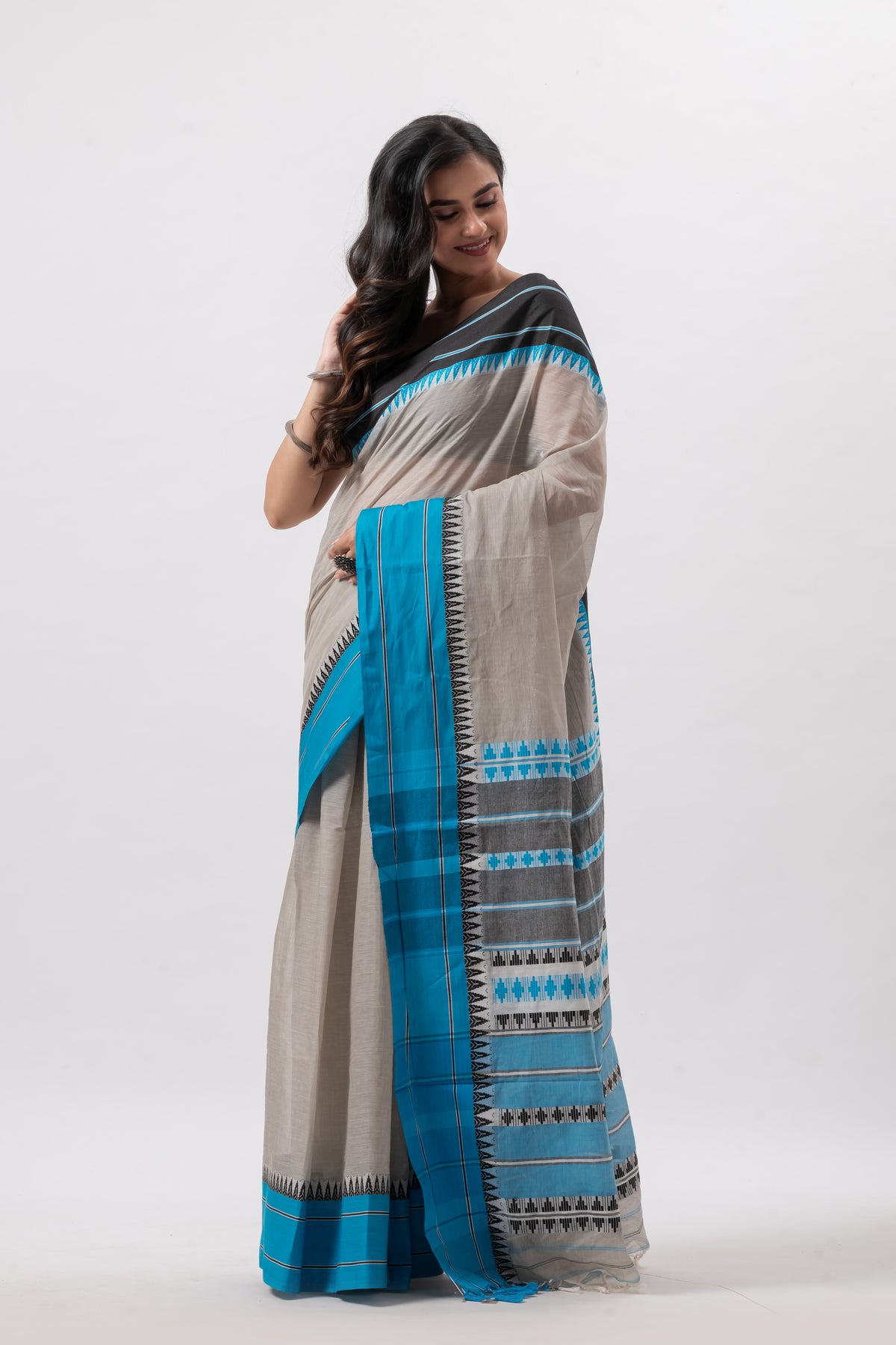 Pure Cotton Handwoven Begumpuri Saree - Gray