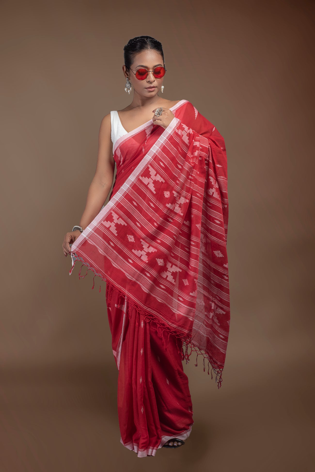 Vermilion red Bengal pure cotton Jamdani saree, vibrant handwoven