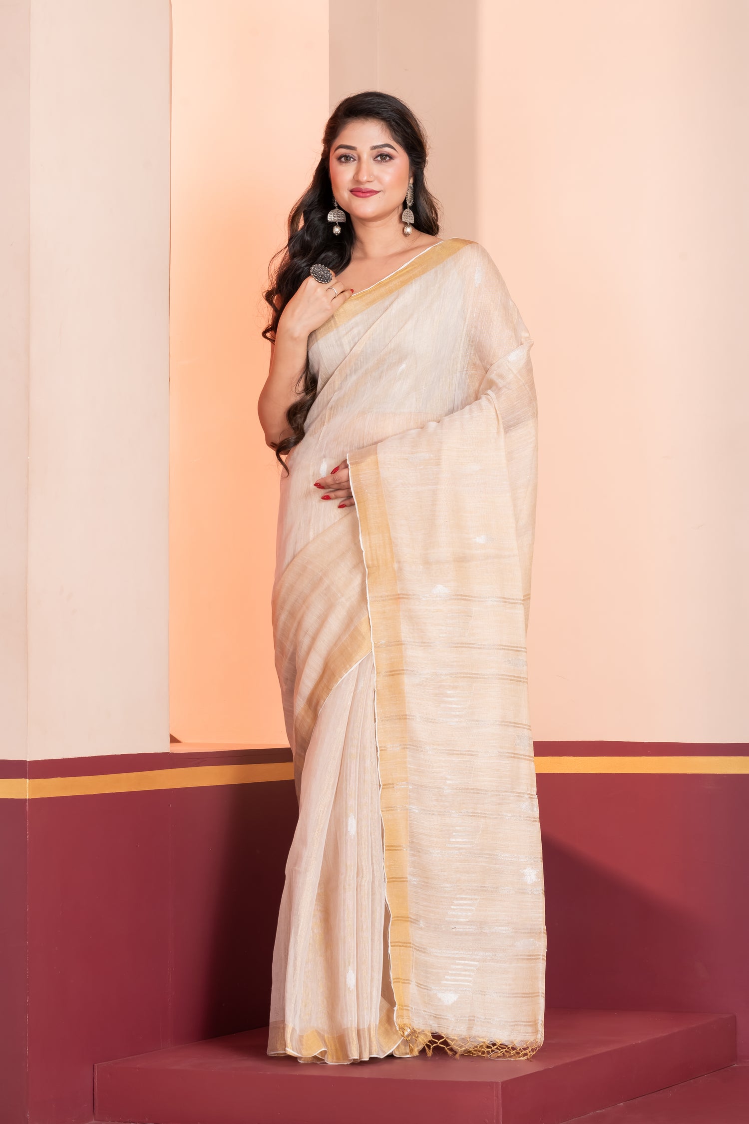 white tissue linen jamdani saree