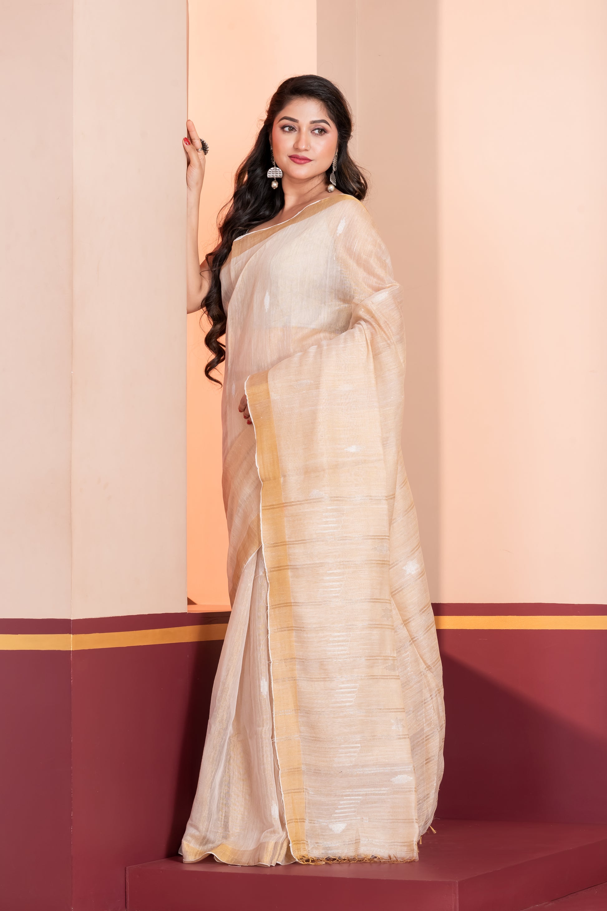 white tissue linen jamdani saree