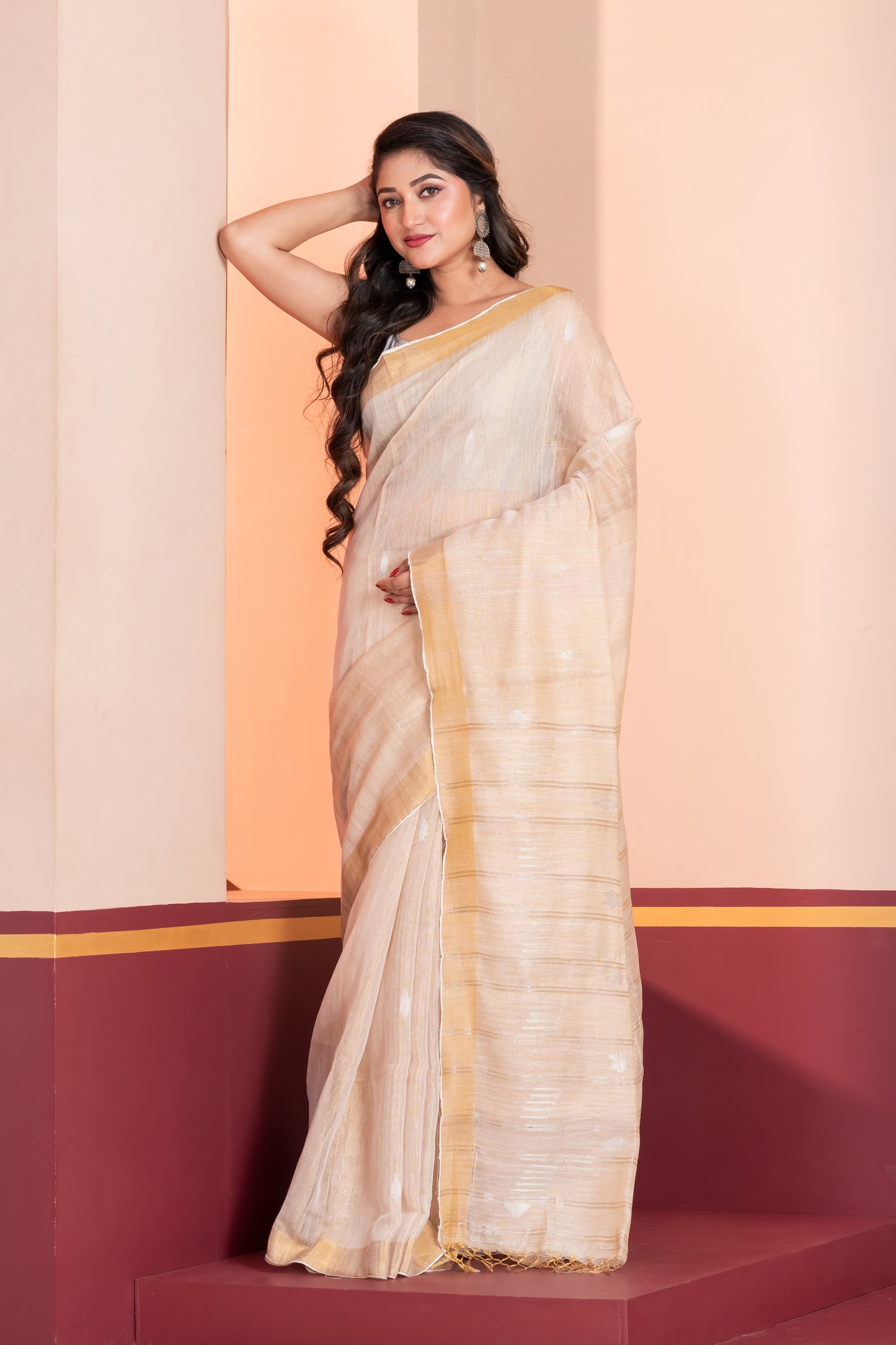 white tissue linen jamdani saree