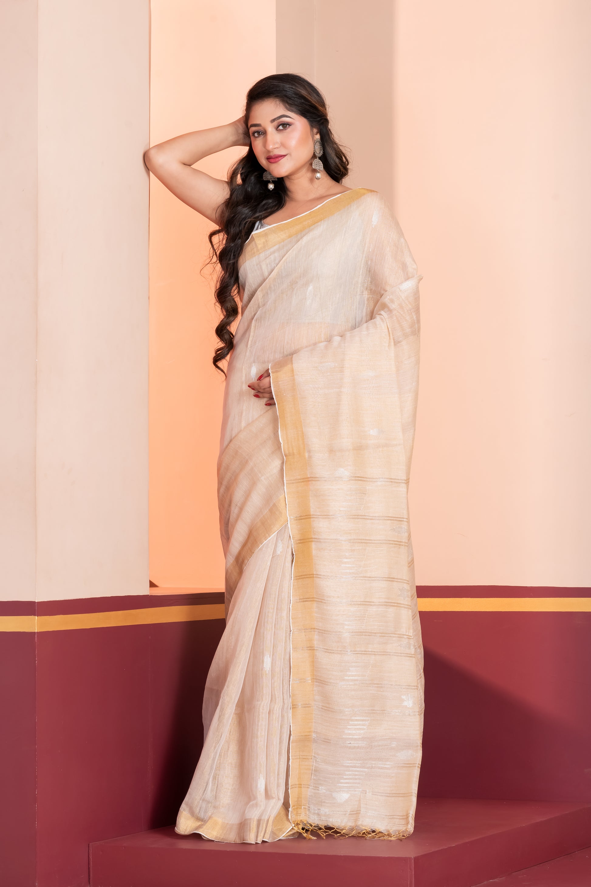white tissue linen jamdani saree